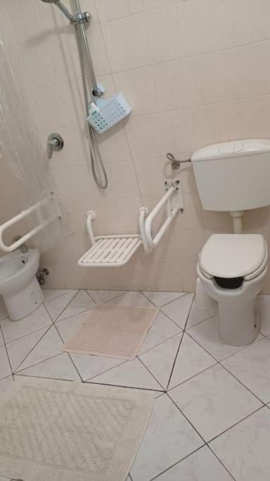 Casa Vacanze Luisa Lazzeretto Bagian luar foto